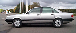 Audi 100 Sport mit verbreiterten Kotflügeln