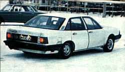 Prototyp eines Audi 100 Typ 44 mit RO80-Schriftzug am Heck, Wintertests 1979/80